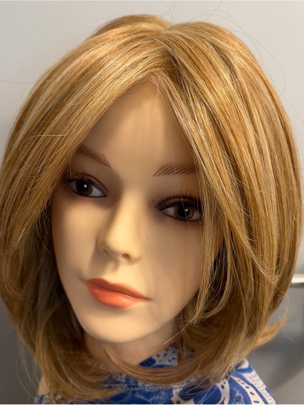 Raquel Welch Upstage RL14/22 Pale Gold Wheat Wig LARGE CAP SIZE Mid-length